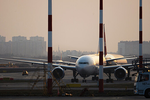 Аэропорт Сочи из-за непогоды временно не принимает рейсы