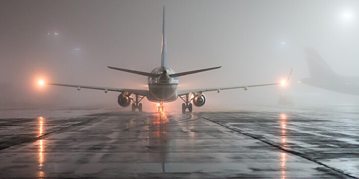 В аэропорту Тюмени из-за густого тумана не могут приземлиться самолеты