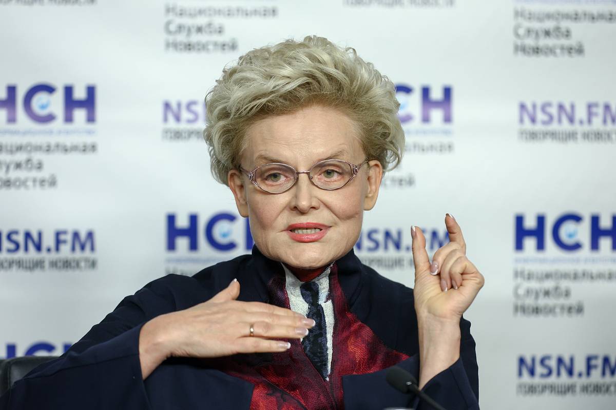 Малышева запретила россиянам выходить из дома без презерватива