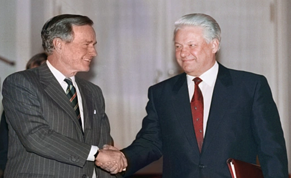 Стало известно о переговорах Ельцина с США о ядерном статусе Украины