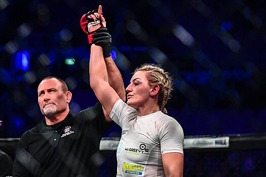 Bellator 259: Лиа Маккорт удушающим приёмом одержала победу над Дженей Хардинг, видео