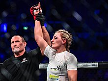 Bellator 259: Лиа Маккорт удушающим приёмом одержала победу над Дженей Хардинг, видео