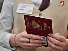 Россиян массово перестали выпускать из страны из-за ошибок в загранпаспортах. Их разворачивают прямо в аэропорту