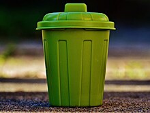 Во дворе на Инженерной обновили урну