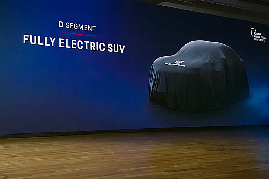 Появилось первое изображение трехрядного электрического кроссовера Porsche