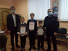В Самарской области общественники вручили подарки победителям районных и городских этапов Всероссийского конкурса «Мои родители работают в полиции»