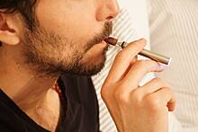 Врач предупредил о неприятных последствиях курения электронных сигарет