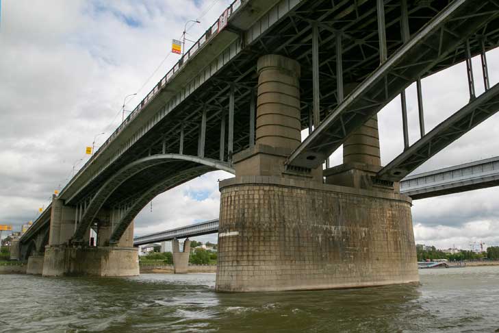 На 59% завершен капитальный ремонт Октябрьского моста в Новосибирске
