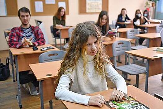 В школах России введут классные часы по общественно-политической тематике