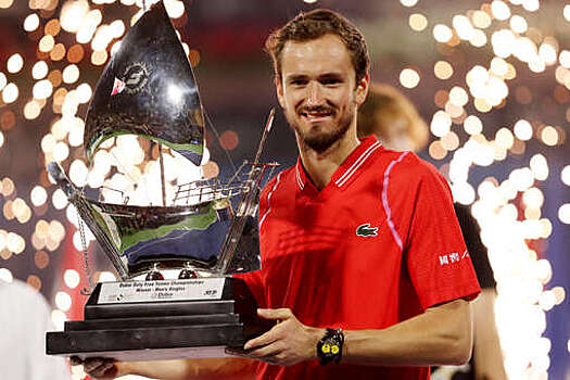 Медведев стал 10-м действующим теннисистом, выигравшим титулы на всех типах покрытий