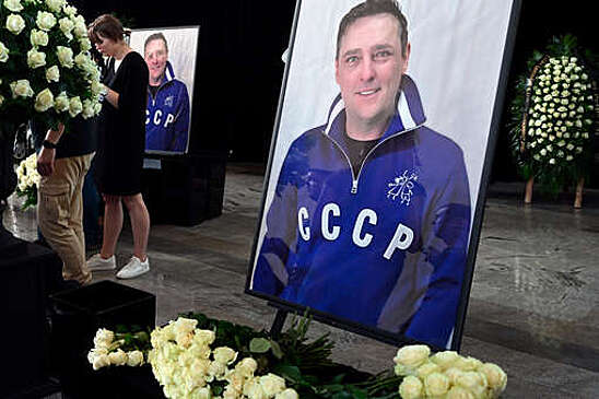 Басков и Крутой приехали на закрытое прощание с Шатуновым