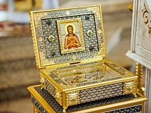 В главный храм Академического привезли мощи святого Алексия