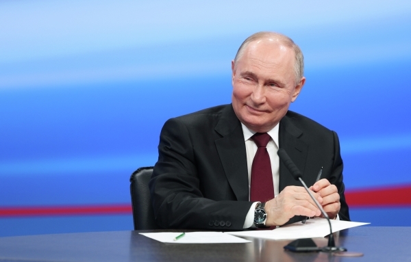 Путин рассказал, что любит фильм Я шагаю по Москве