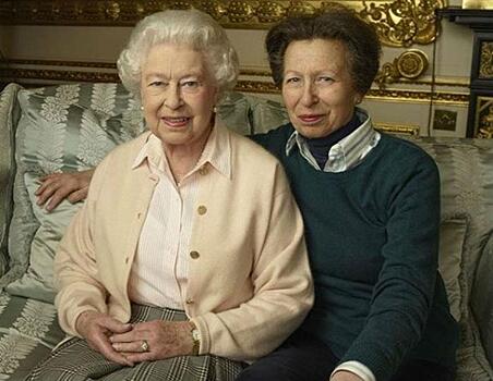 Королевская семья засыпала принцессу Анну поздравлениями с 68-летием