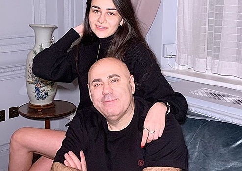 Гордый отец Иосиф Пригожин показал редкое фото с младшей дочерью Лизой в день ее 20-летия