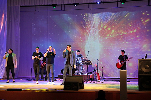 Вокальная студия «Наследие» и группа «123 регион» поздравили поклонников с Новым годом (фото)
