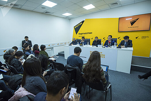 Фото с пресс-конференции об отопительном сезоне в Бишкеке