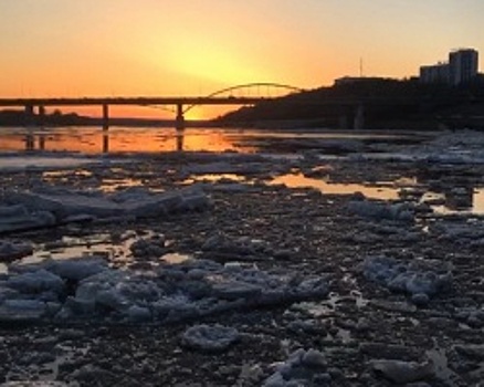 На реке Белой в Уфе начался ледоход. Видео