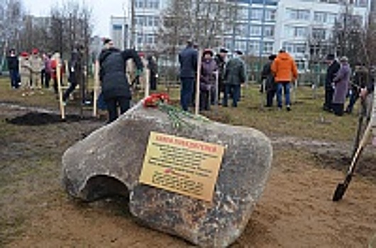 В 15 микрорайоне продолжается благоустройство Аллеи Победителей