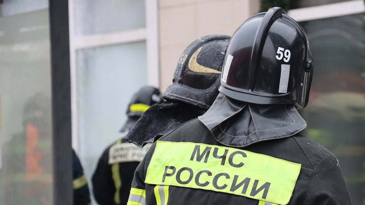 Пожар произошел в офисном здании на Волоколамском шоссе в Москве
