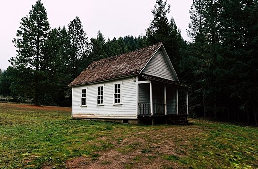 Самовольная постройка: могут ли снести и как ее легализовать?