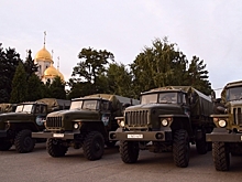 В Волгограде Сергей Карякин передал российским военным 6 грузовиков