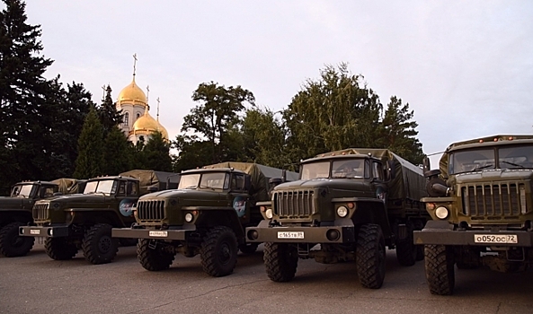 В Волгограде Сергей Карякин передал российским военным 6 грузовиков