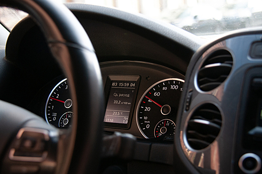 В Москве в результате столкновения с машинами такси пострадал водитель