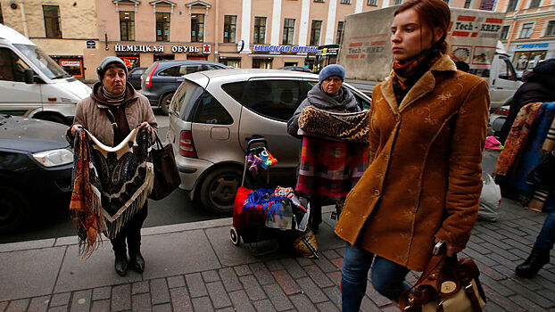 Москве не хватает на шоппинг, России - на еду