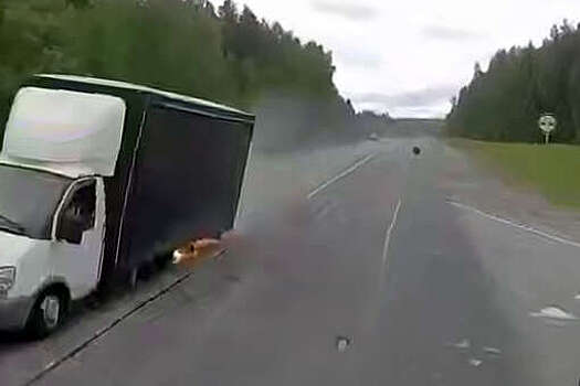 В Карелии колесо отлетело от грузовика на ходу