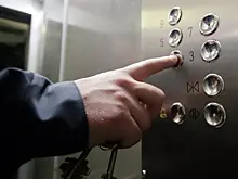 Лифт с людьми упал с девятого этажа в центре Москвы