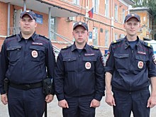 В городе Алапаевск Свердловской области полицейские вместе с неравнодушными местными жителями помогли женщине на пожаре