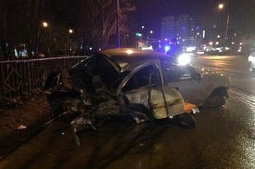 В Волгограде на дороге разбился Nissan Almera