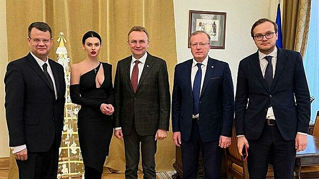 Скандальное платье помощницы украинского экс-замминистра продали на аукционе