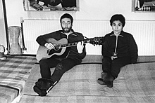 Найденную случайно на чердаке гитару Джона Леннона оценили в 750 тысяч евро