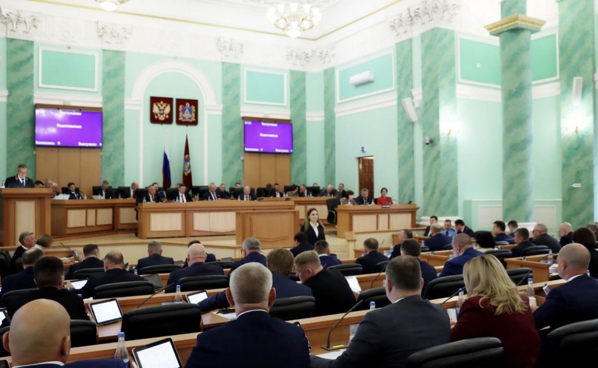 Брянская облдума присвоила почетные звания трем известным личностям