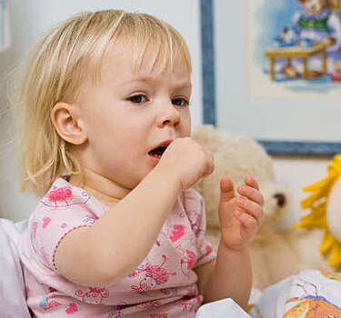 Как лечить влажный кашель без температуры у ребенка