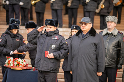 Игорь Зубов вручил сотрудникам красноярской полиции государственные награды