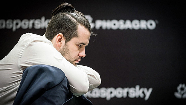 Непомнящий проиграл Карлсену в первом матче финала Legends of Chess