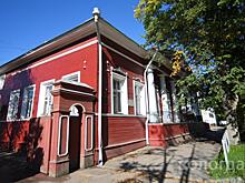 В Вологде продолжаются покрасочные работы Дома Волкова