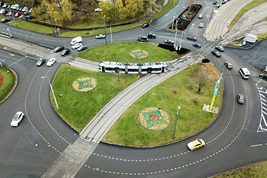 Правила проезда перекрестков с круговым движением изменились в РФ