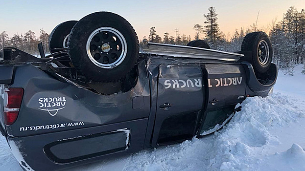 На подъезде к Ноябрьску перевернулся автомобиль