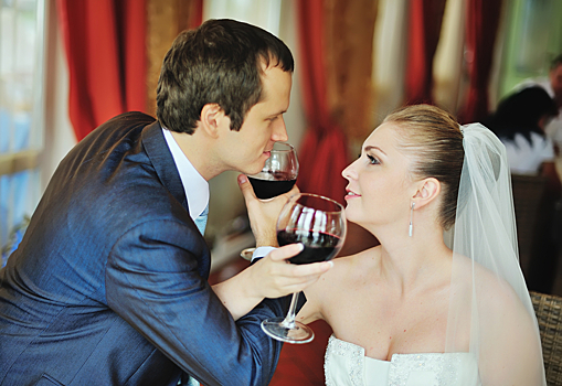 Как связаны ранние браки и алкоголизм