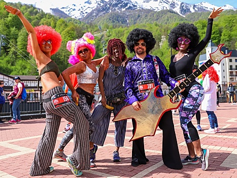 Самый массовый забег, масштабный карнавал, тренировка с Утяшевой и шумная вечеринка в горах: как прошел фестиваль Rosa Run 2019 в Сочи