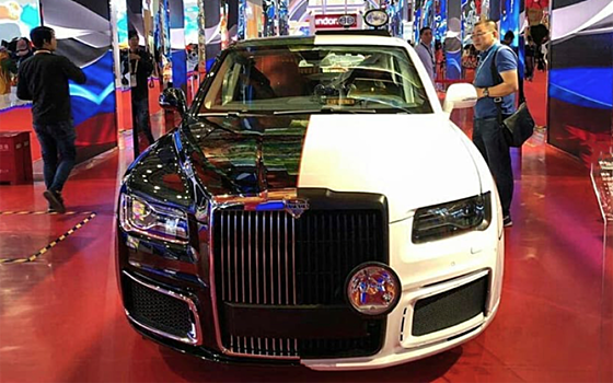 Китайских автолюбителей поразили эксклюзивным двухцветным седаном Aurus