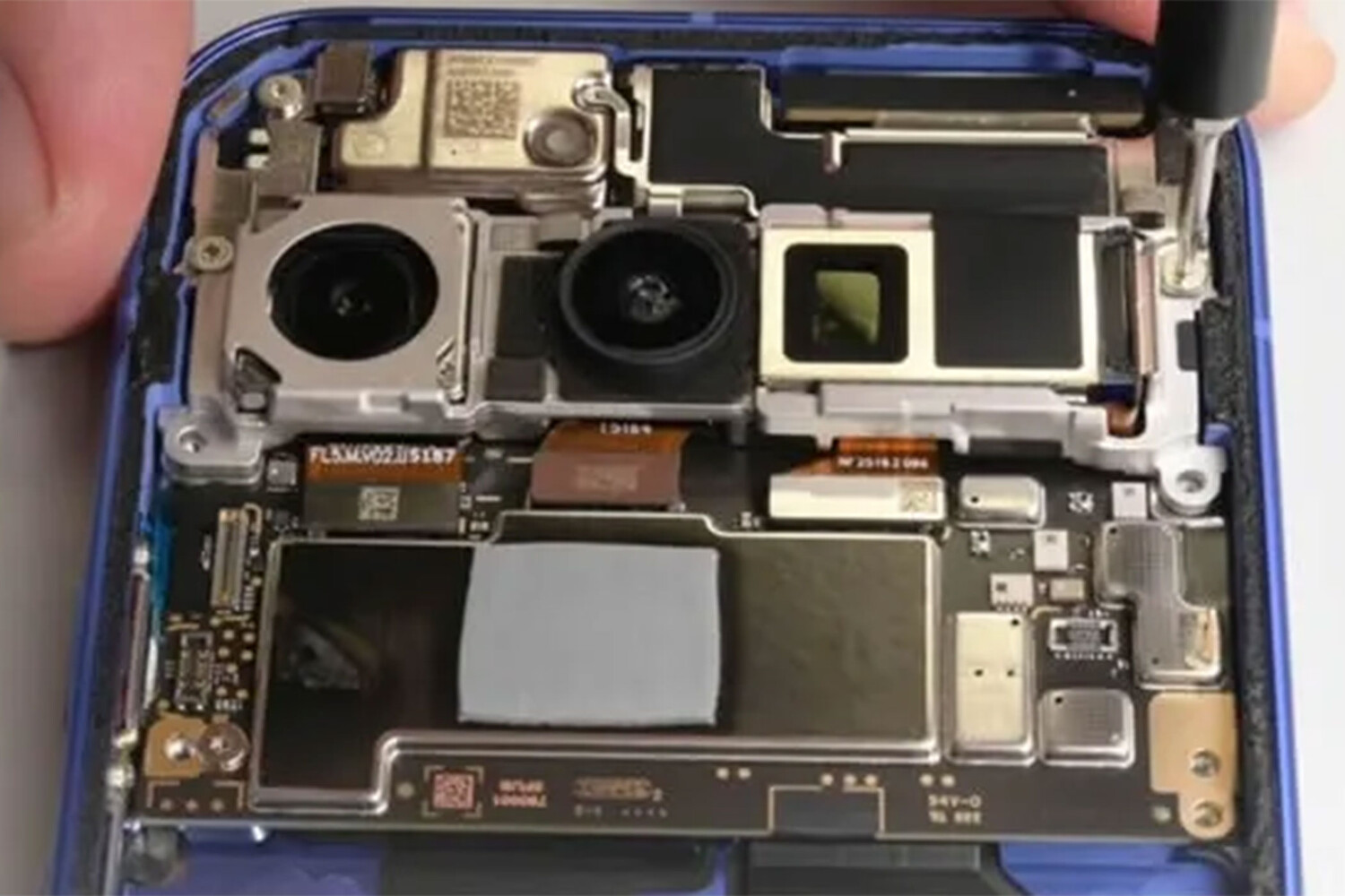 GSMArena: Pixel 10 получил 6 баллов из 10 от iFixit