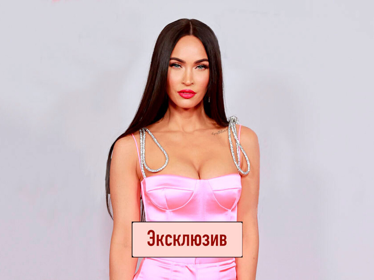 Меган Фокс показала свои сиськи, Меган фокс с обнаженной грудью, Megan Fox tits.