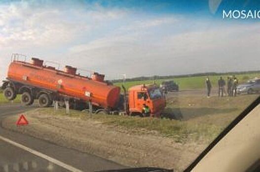 В Ульяновской области в кювет улетел бензовоз
