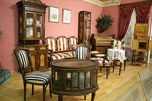 Исторический музей Челябинска предлагает посетить купеческую гостиную