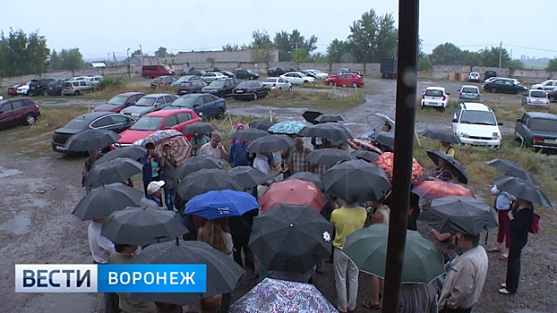 Жители микрорайона Шилово требуют оставить им автомобильную стоянку